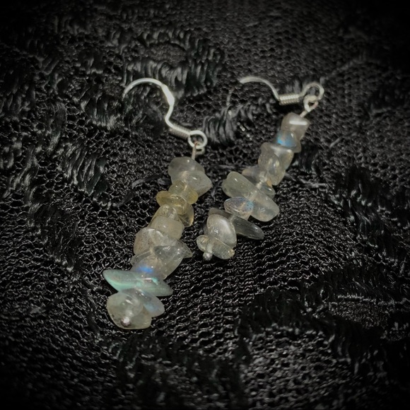Glowing Labradorite Chip Earrings 925 - Picture 3 of 9